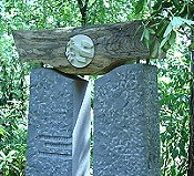 weitere fotos und informationen durch anklicken ! - grabmal-grauwacke  © steinart 1998-2004