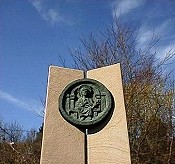 weitere fotos und informationen durch anklicken ! - grabmal-sandstein  © steinart 1998-2004